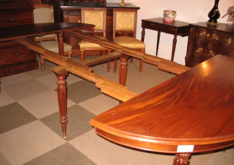 Table ovale en acajou XIXe