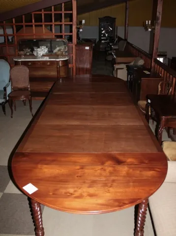 Table ronde en Acajou massif XIXe