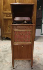 MAHOGANY RECORD SPELER