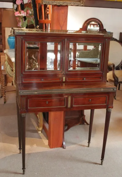 Bureau de Dame Louis XVI en acajou XIXe