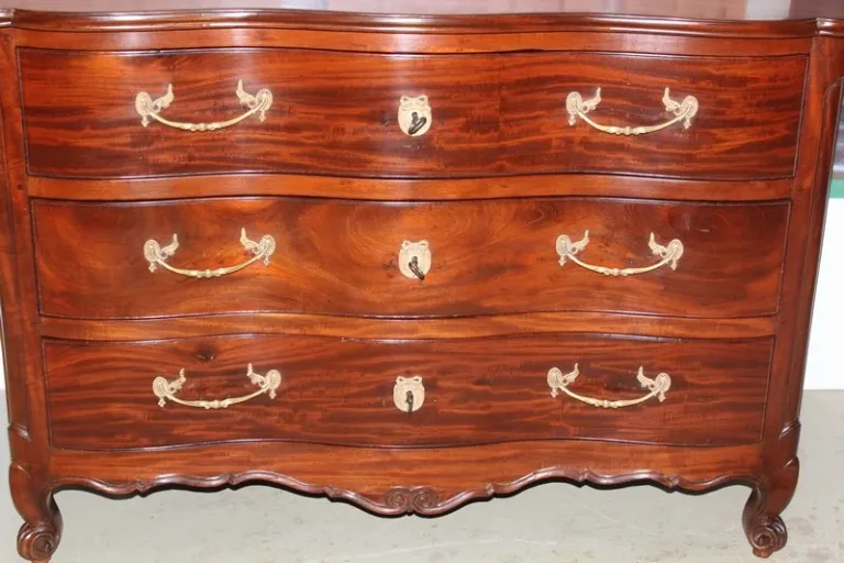 LOUIS XV PERIODE BORST VAN LADE