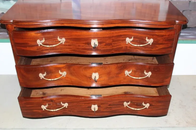 LOUIS XV PERIODE BORST VAN LADE