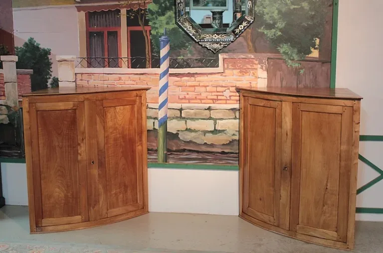 COPPIA DI CUPBOARD DI CORNER