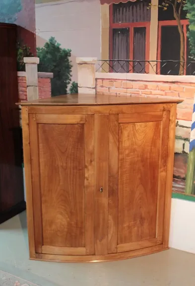 COPPIA DI CUPBOARD DI CORNER