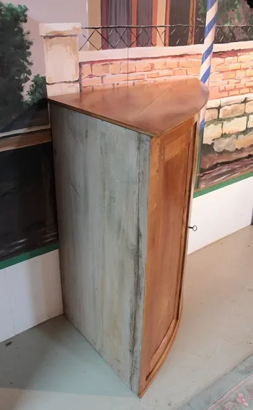 COPPIA DI CUPBOARD DI CORNER