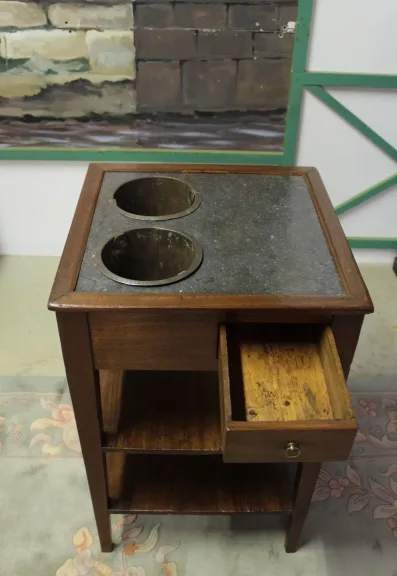 18TH C MAHOGANY COOLING SAFE