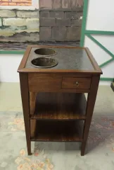 18TH C MAHOGANY COOLING SAFE