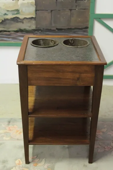 18TH C MAHOGANY COOLING SAFE
