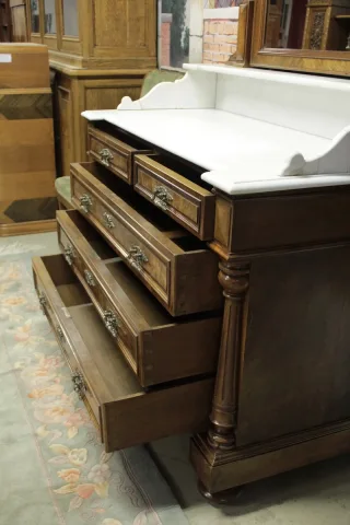 Commode-Coiffeuse en noyer XXe