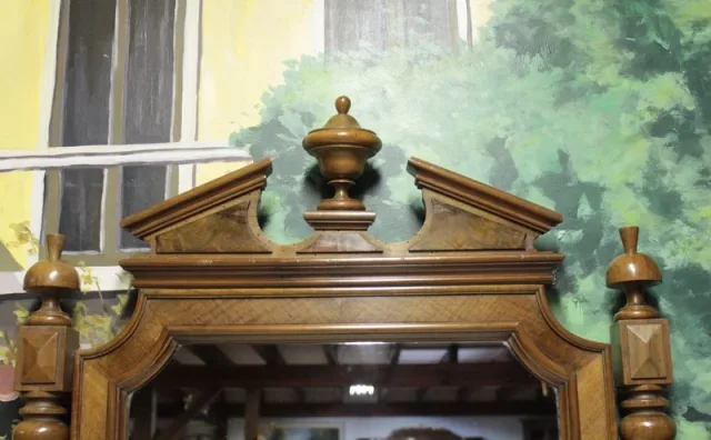 Commode-Coiffeuse en noyer XXe