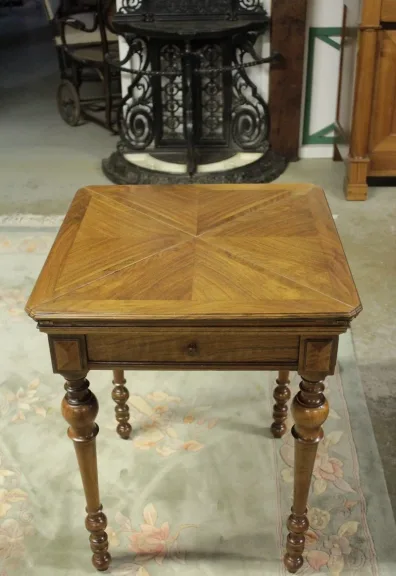 CARD TABLE