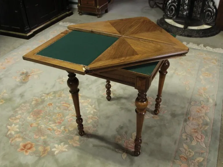 CARD TABLE