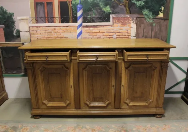 OAK BUFFET
