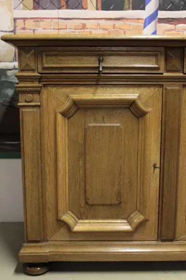 OAK BUFFET