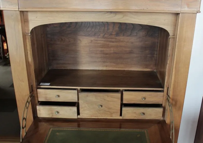 RESTAURATIONSZEIT SECRETAIRE