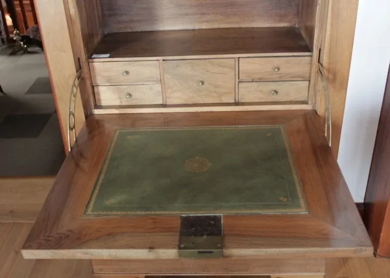 RESTAURATIONSZEIT SECRETAIRE