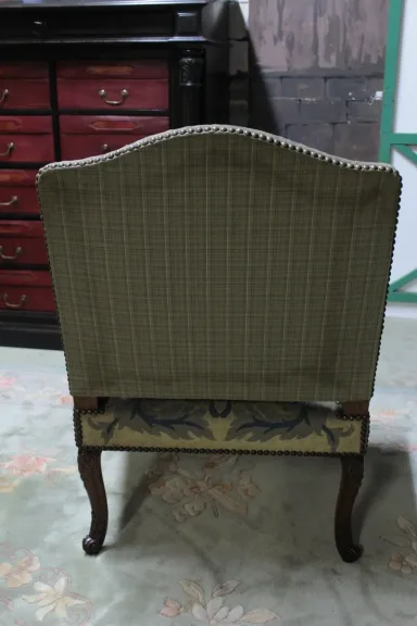 PAIR DI LOUIS XV ARMCHAIRS DI STILE
