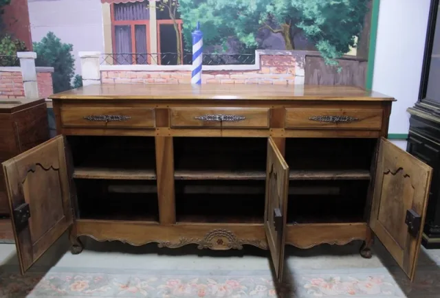 LOUIS XV PERIODE SIDEBOARD IN WALNOOT
