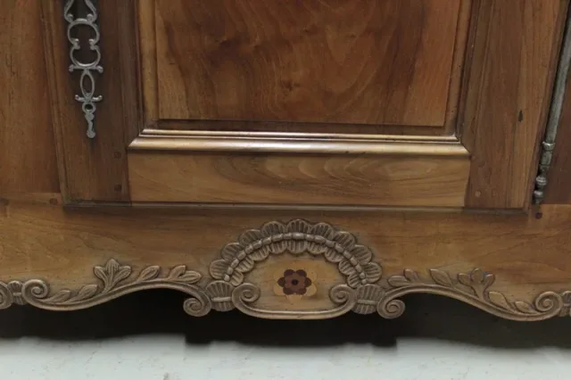 LOUIS XV PERIODE SIDEBOARD IN WALNOOT