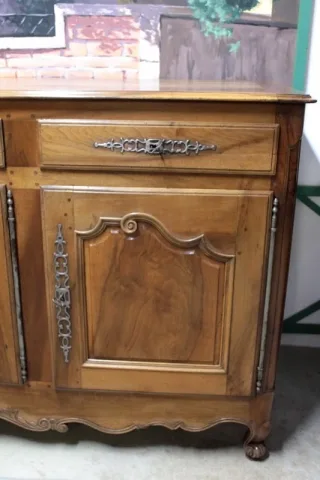 LOUIS XV PERIODE SIDEBOARD IN WALNOOT