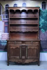 19. C DRESSER IN KASTANIEN