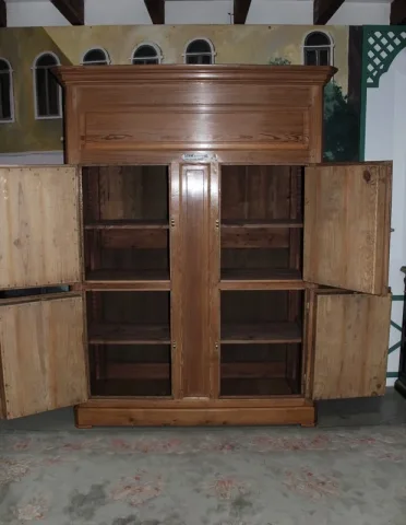 Meuble de Boucher en pichpin XXe