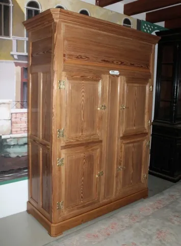 Meuble de Boucher en pichpin XXe