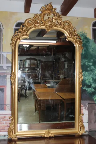 Miroir doré "Rocaille" XIXe