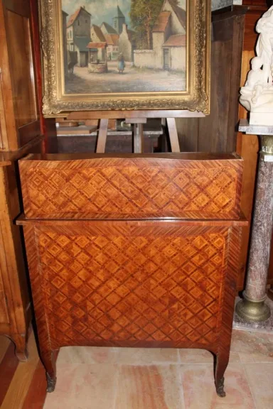 Cabinet Louis XV en marqueterie XIXe