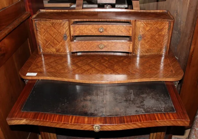 Cabinet Louis XV en marqueterie XIXe