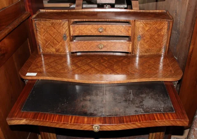 Cabinet Louis XV en marqueterie XIXe