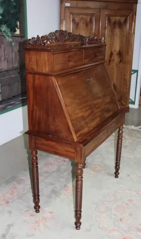 SLOPE TOP DESK