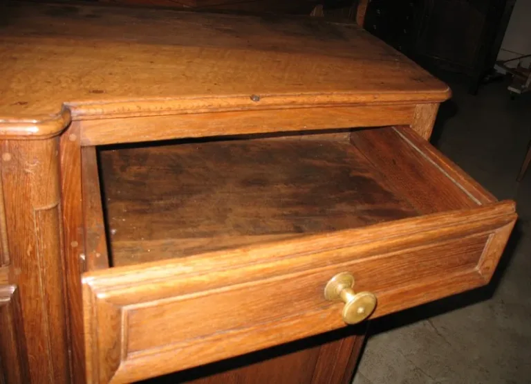 LOUIS XV - LOUIS XIV PERIODE EICHE SIDEBOARD