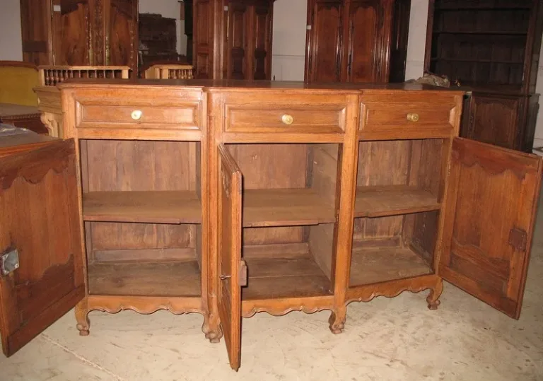 LOUIS XV - LOUIS XIV PERIODE EICHE SIDEBOARD