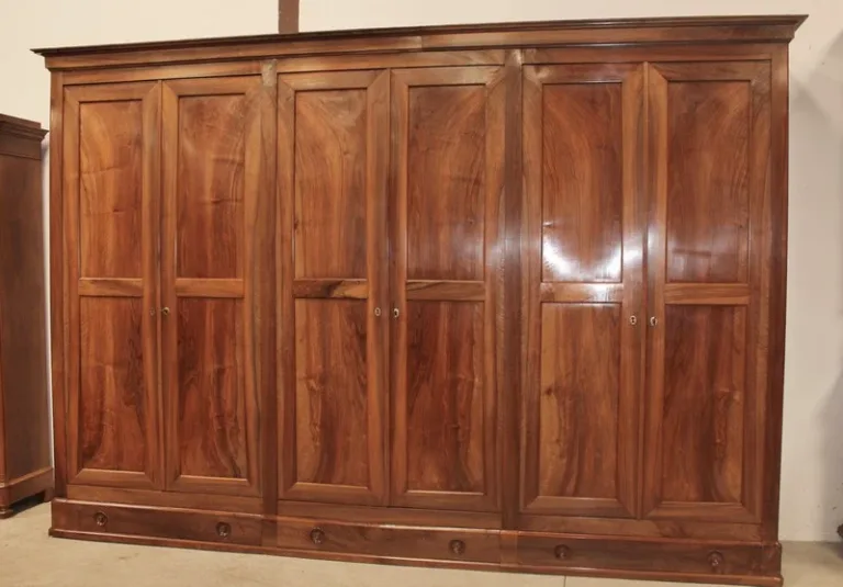 Armoire 6 portes en Noyer - XIXeme