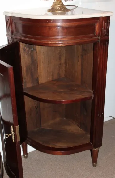 Paar LOUIS XVI STIL CORNER CUPBOARDS