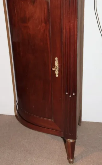 Paar LOUIS XVI STIL CORNER CUPBOARDS