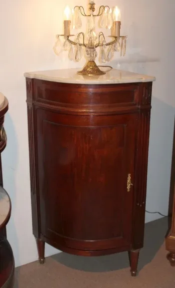 Paar LOUIS XVI STIL CORNER CUPBOARDS