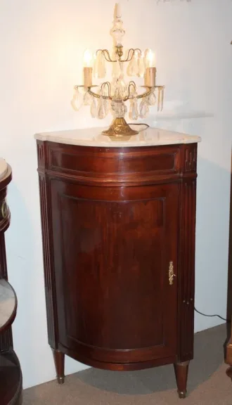 Paar LOUIS XVI STIL CORNER CUPBOARDS