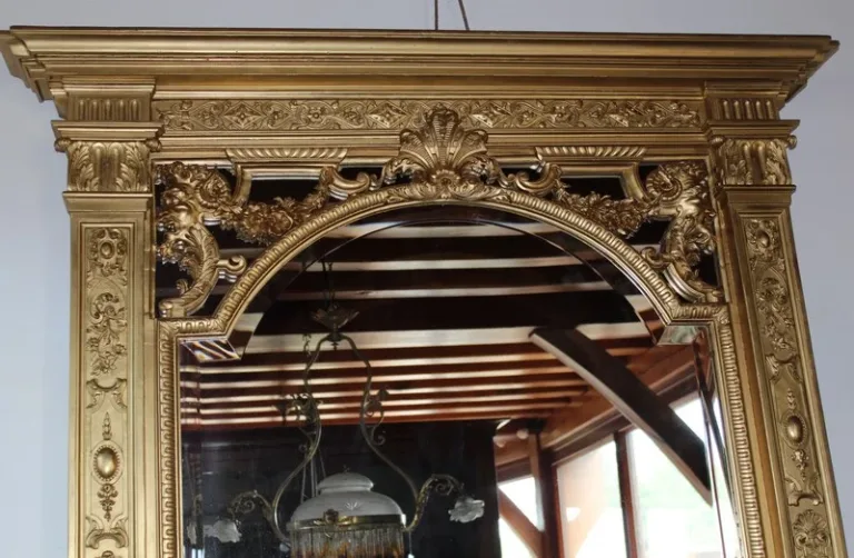 Miroir Louis XIV en bois doré XIXe