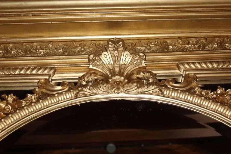 Miroir Louis XIV en bois doré XIXe