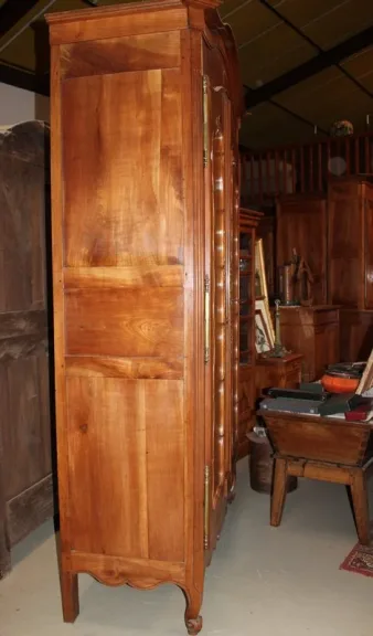 LOUIS XV STIL ARMOIRE