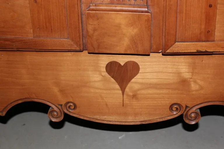 LOUIS XV STIL ARMOIRE