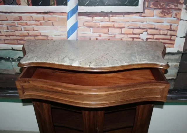 Vitrine NAPOLEON III  en Noyer XIXe