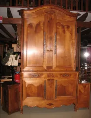 Buffet deux-corps Louis XV en merisier XVIIIe