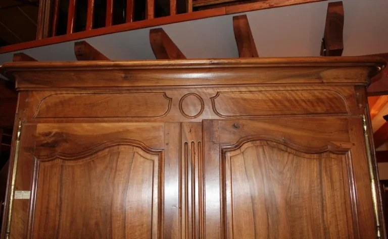 LOUIS XV PRIOD ARMOIRE