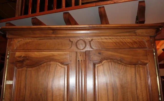 Armoire Louis XV en noyer  XVIIIeme
