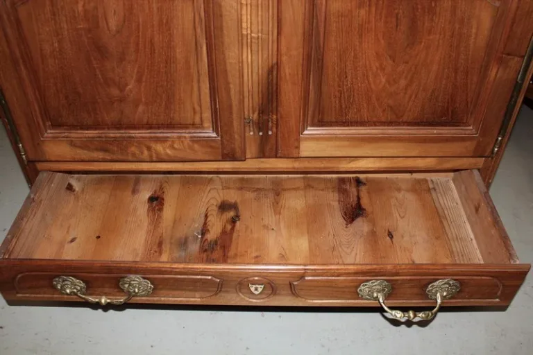 LOUIS XV PRIOD ARMOIRE