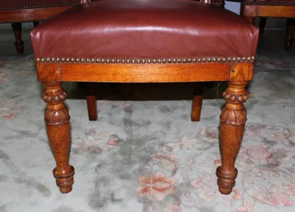 SUITE VAN TWAALF FRANSE STOELEN
