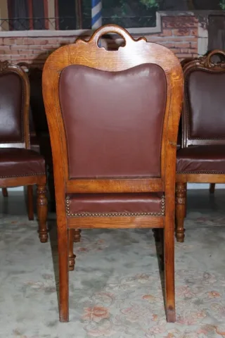 Suite de 12 Chaises en Chêne XIXeme